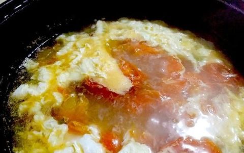 西红柿鸡蛋汤汤汁浓郁太好喝了(西红柿鸡蛋汤怎么做味道浓郁)