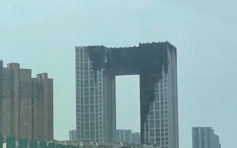 大连:凯旋国际大厦火情明火已扑灭,无人员伤亡